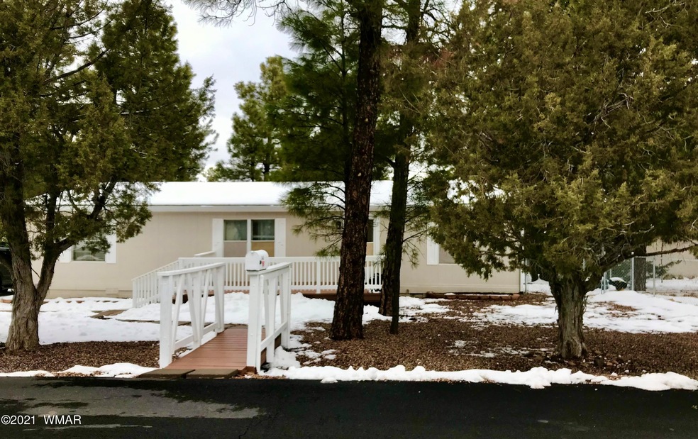 340 E Reidhead St, Show Low, AZ 85901 - photo 1