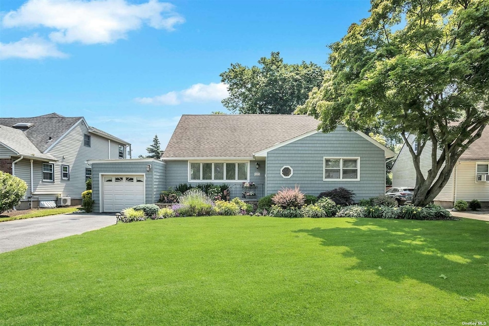 177 Hungry Harbor Rd, Valley Stream, NY 11581 - photo 1