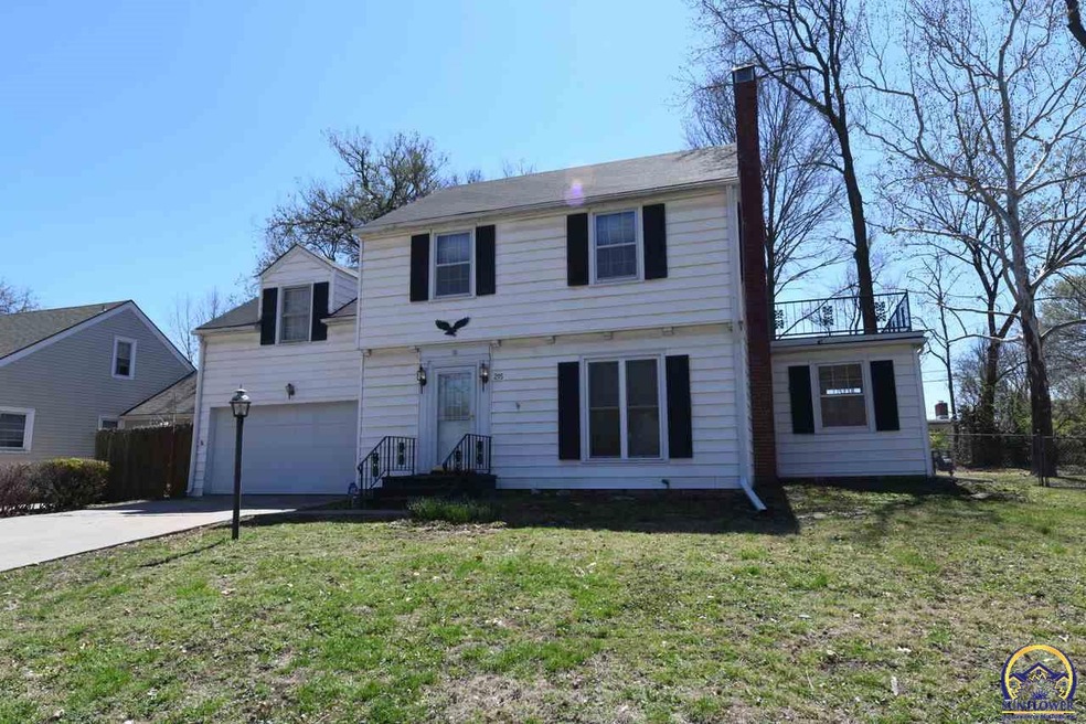 215 SW Hillside Ave, Topeka, KS 66611 - photo 1