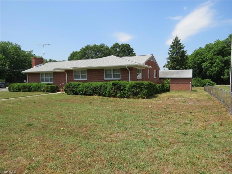 508 Montgomery St, Reidsville, NC 27320 - photo 1