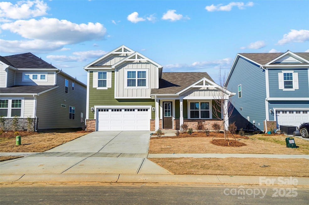 Photo representation only. Exterior and interior colors and finishes will vary. 