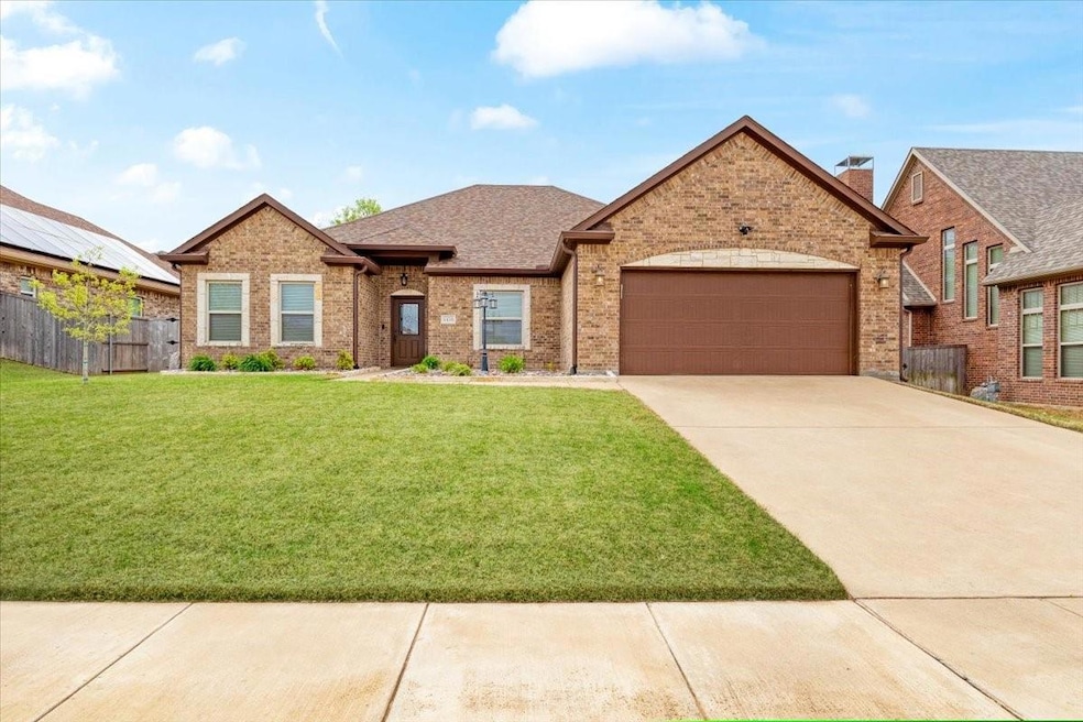 1410 Lexington Dr, Sherman, TX 75092 - photo 1