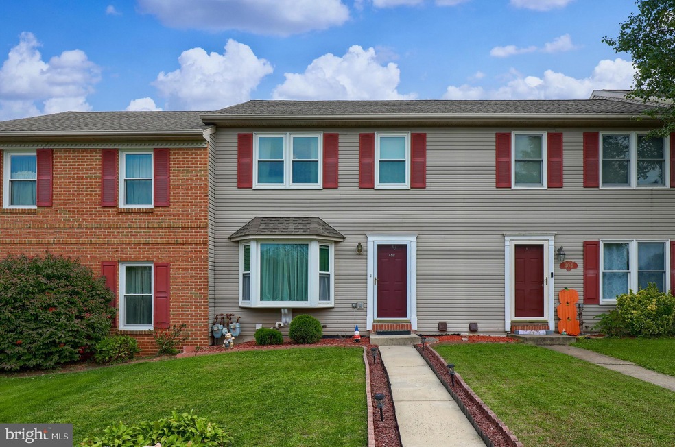 405 Stonecrest Ct, Stevens, PA 17578 - photo 1