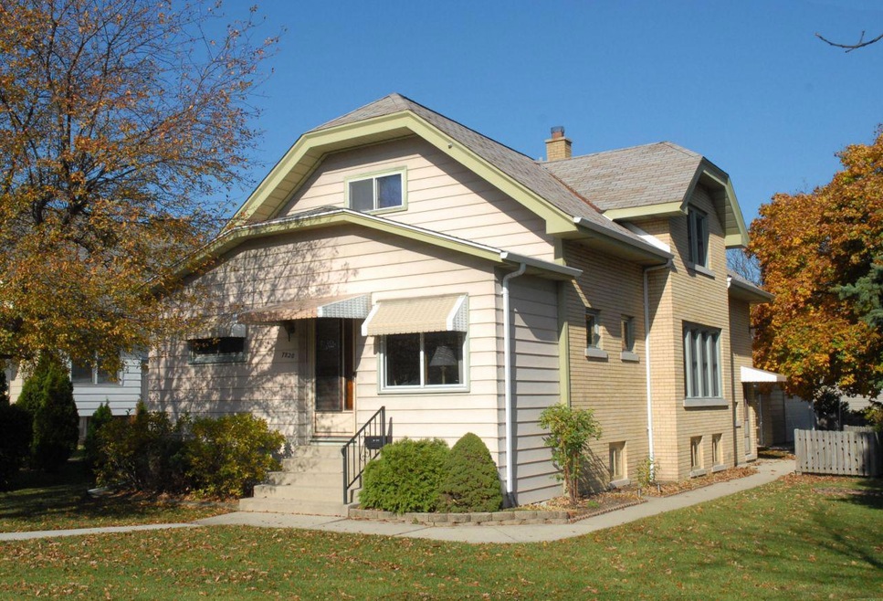 Beautfiful 4 BR Bungalow!