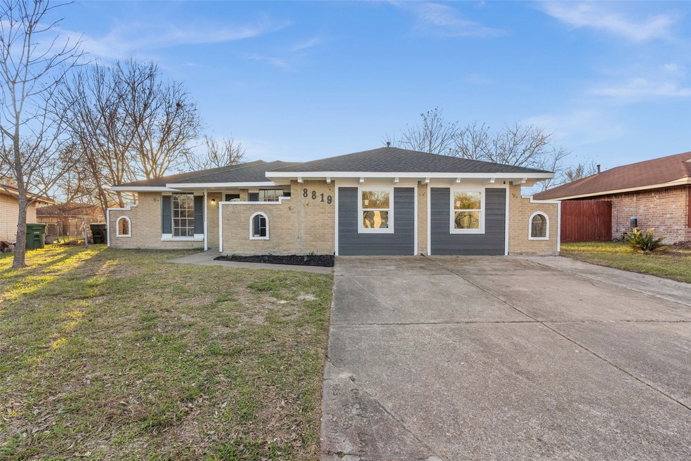 8819 Glenhouse Dr, Houston, TX 77088 - photo 1