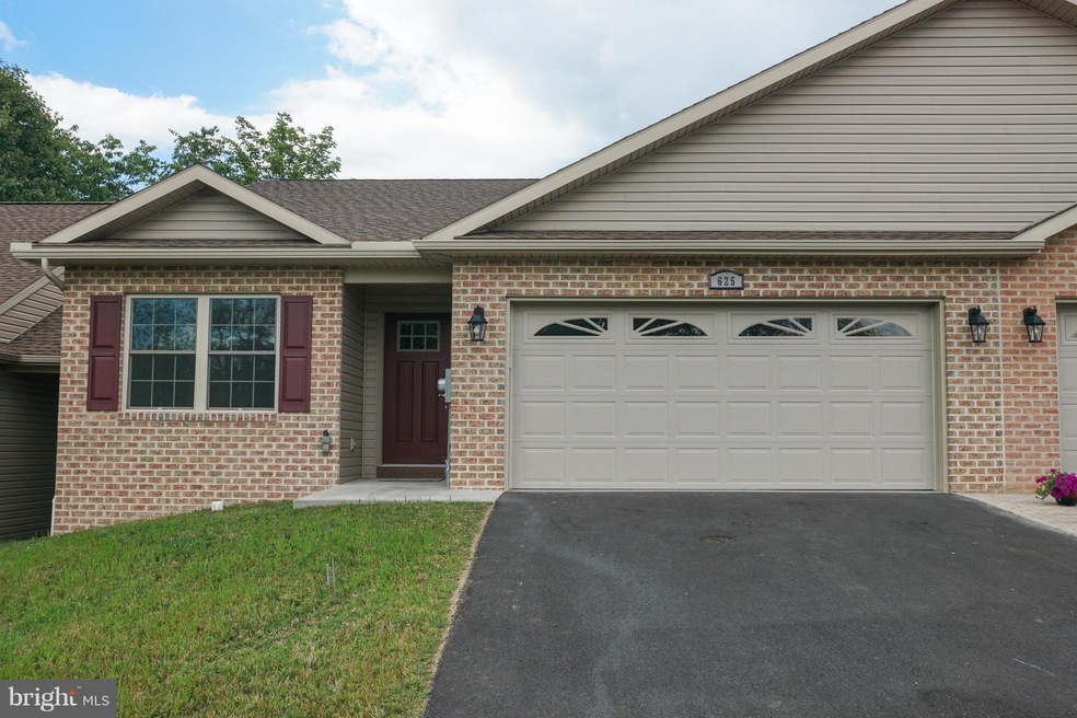 735 Shook Ct W, Greencastle, PA 17225 - photo 1
