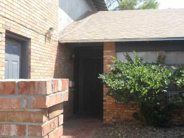 10514 Ashwood Dr unit B, El Paso, TX 79935 - photo 1