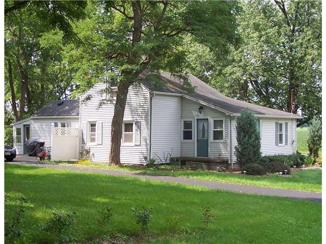 Exterior Front Welcome to lovely 5279 Collett Road