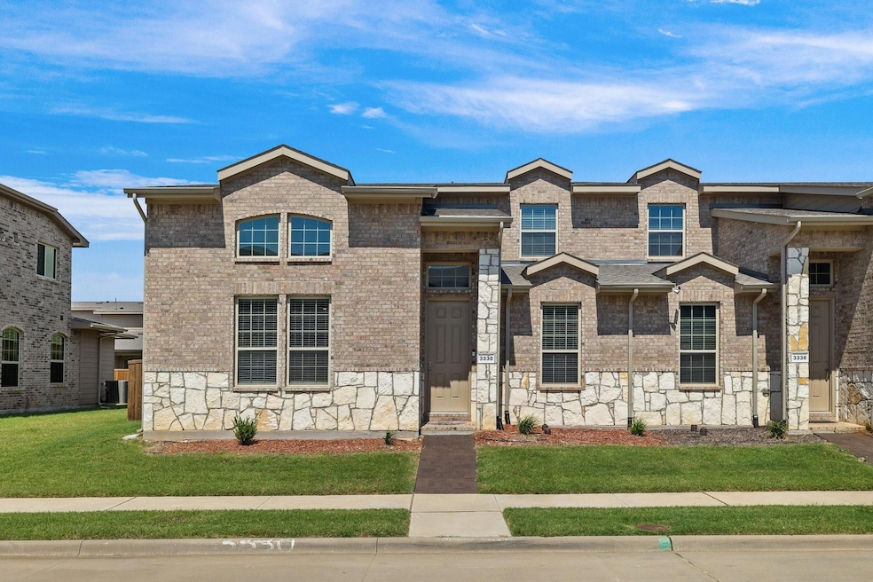 View of front facade with a front lawn