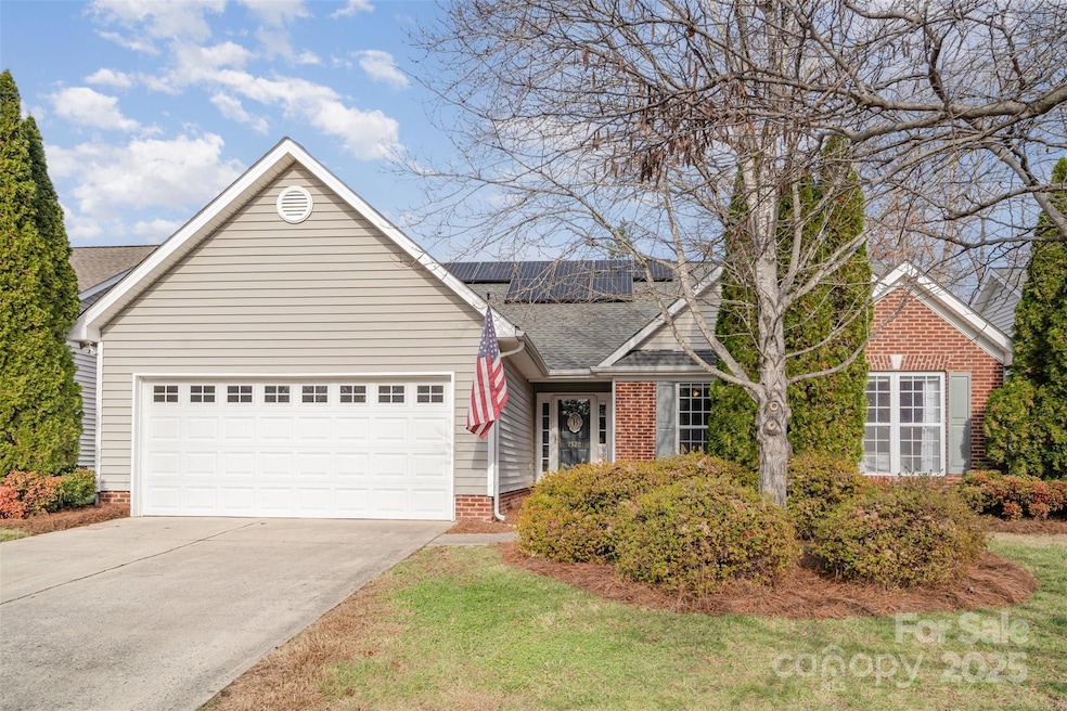 7520 Shadowstone Dr, Charlotte, NC 28270 - photo 1