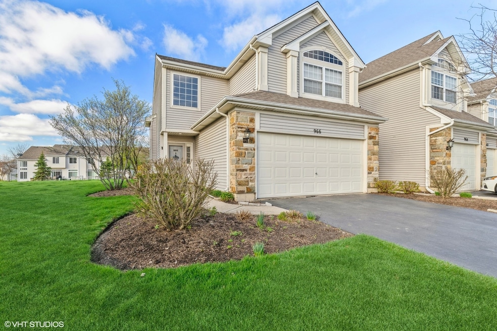 966 Mesa Dr, Lake In the Hills, IL 60156 - photo 1