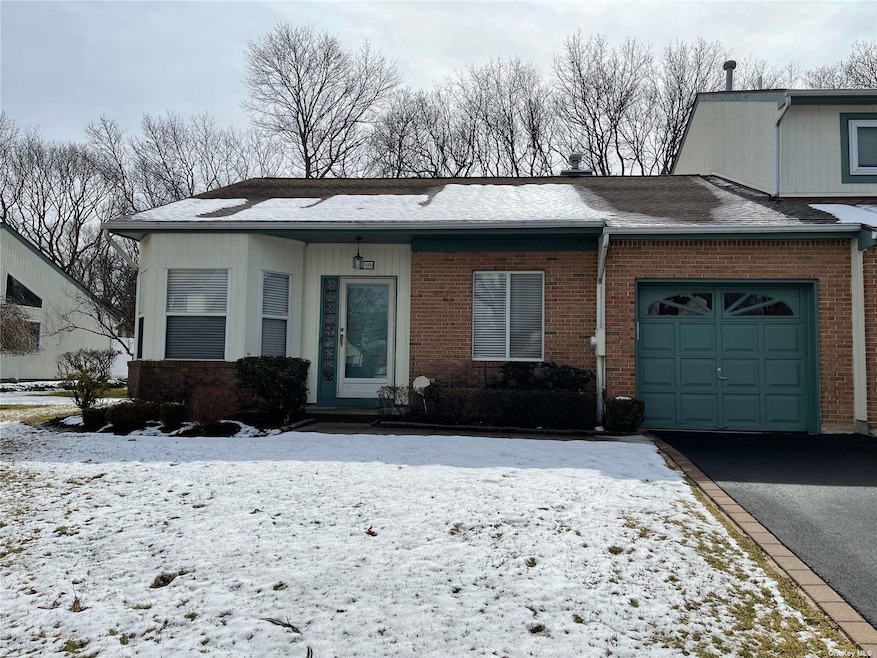 20 Timber Ridge Dr unit 20, Holtsville, NY 11742 - photo 1