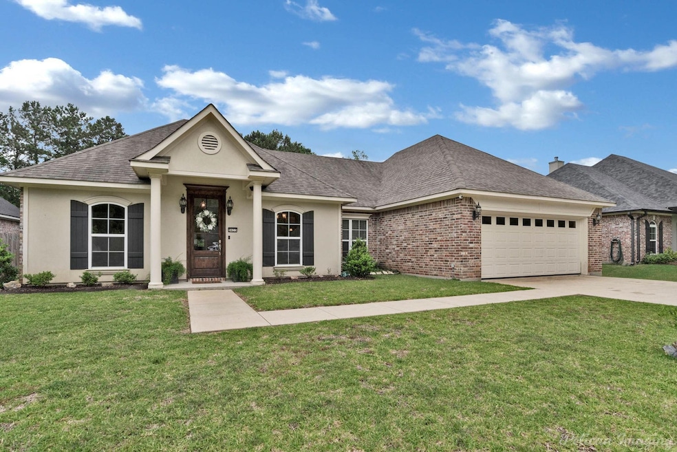 View of front of property with a garage and a fron