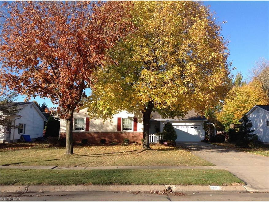 1910 Skyline Drive, East: Spacious Original Owner,
