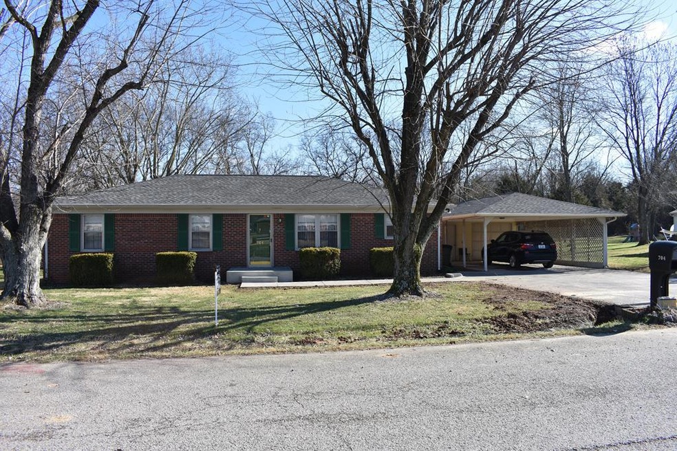 704 Pineridge Dr, Hopkinsville, KY 42240 - photo 1