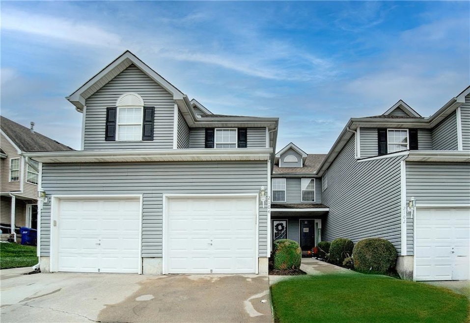 2104 SW Gooseberry Ln, Lees Summit, MO 64082 - photo 1