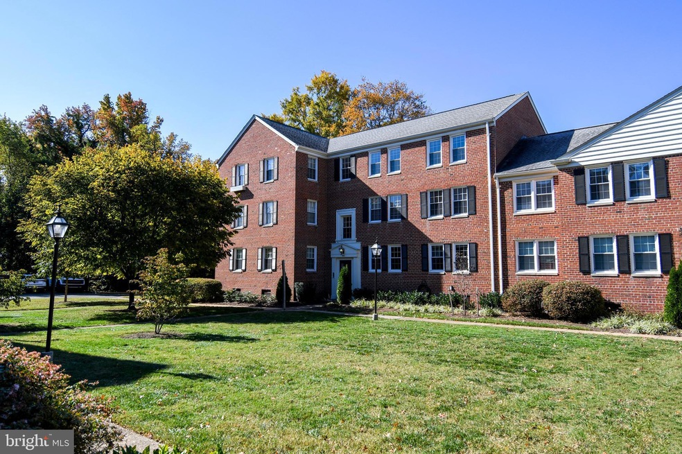 1801 Belle View Blvd unit B2, Alexandria, VA 22307 - photo 1
