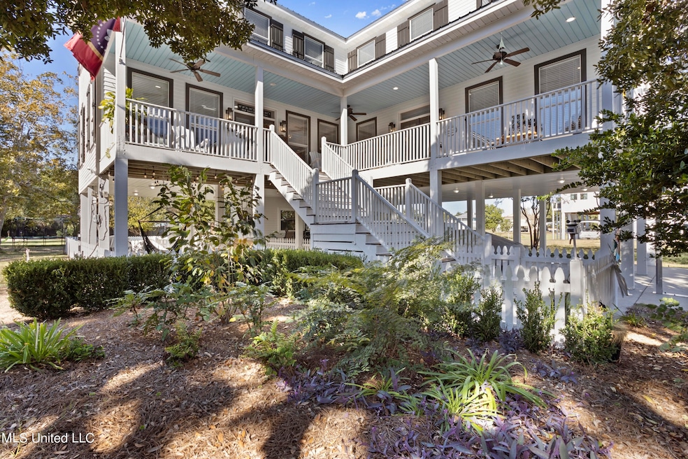 For Sale $737,500 • Co-Listing Agent