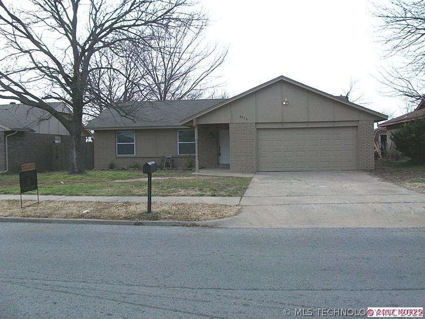 Welcome Home! Awesome Remodel! 3/2/2 on Large Priv