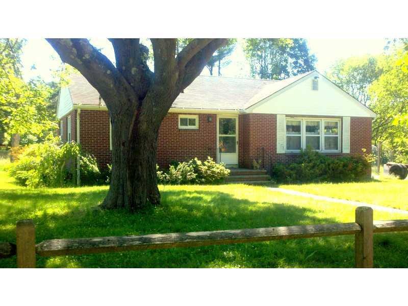 103 Macarthur Blvd, Wakefield, RI 02879 - photo 1