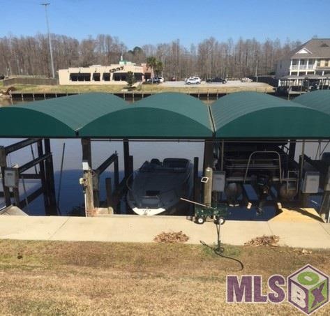 Boat slip in middle is included with this unit.