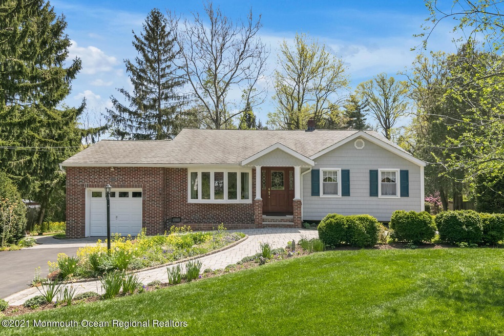 4 Knapp Cir Middletown NJ-large-003-002-