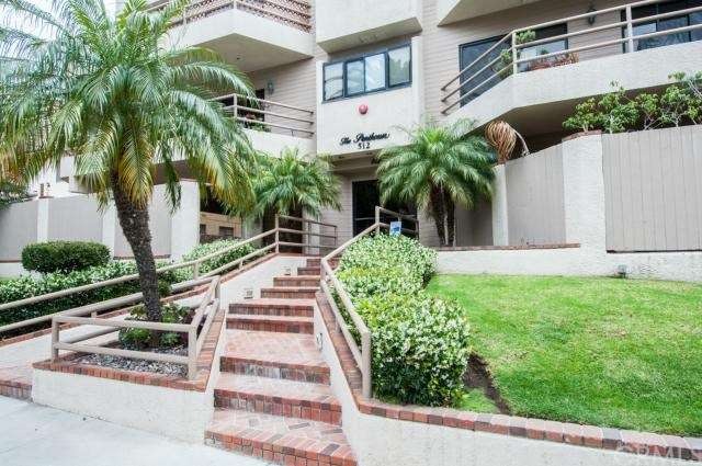 Welcome to 512 Esplanade! Front entrance to The Pe