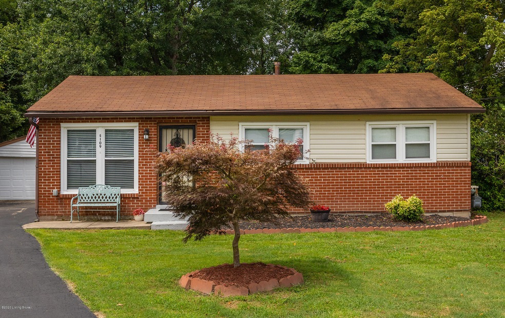 6109 Herron Ct, Louisville, KY 40229 - photo 1