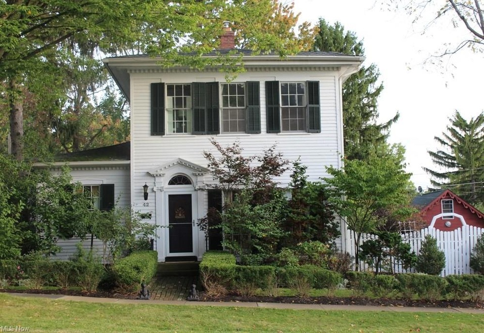 Welcome to 42 Aurora St. in the heart of downtown 