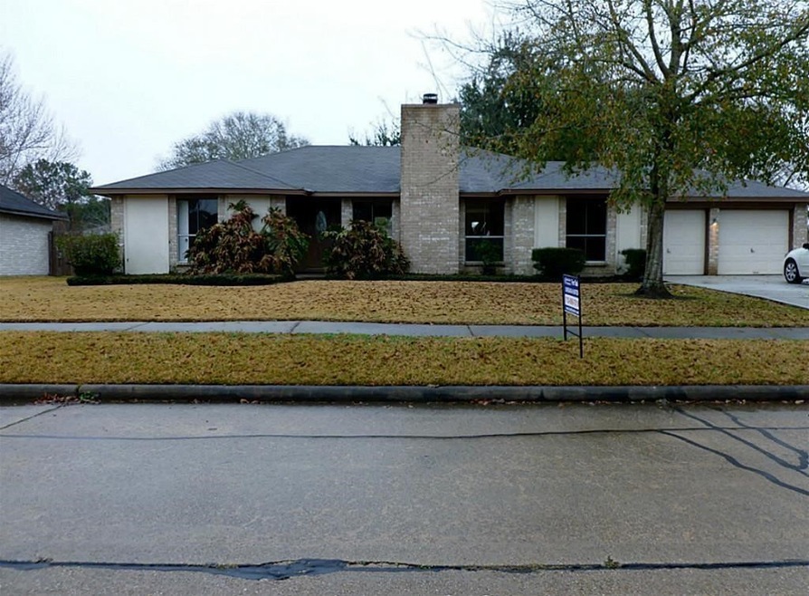 1314 W Castlewood Ave, Friendswood, TX 77546 - photo 1