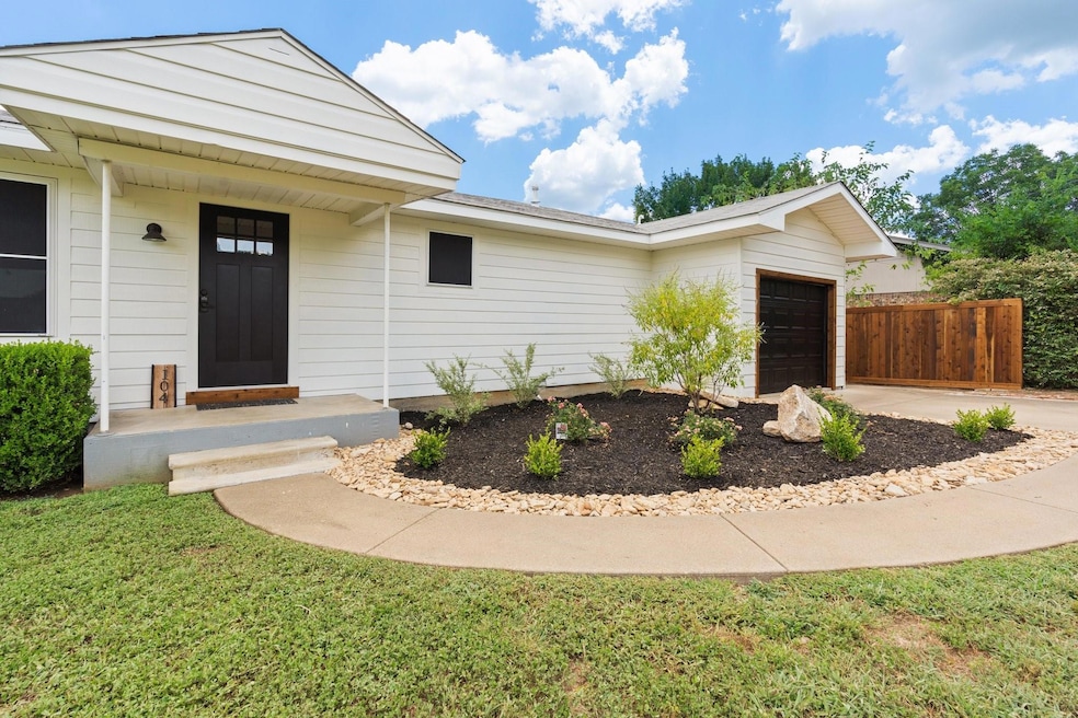 104 Lane Ave, Cleburne, TX 76033 - photo 1