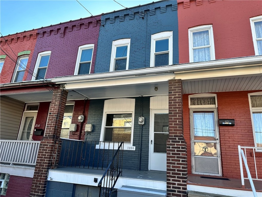 Beautifully remodel townhouse in walking neighborh
