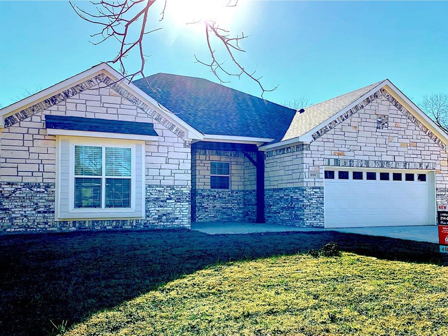 808 E 6th St, Bonham, TX 75418 - photo 1