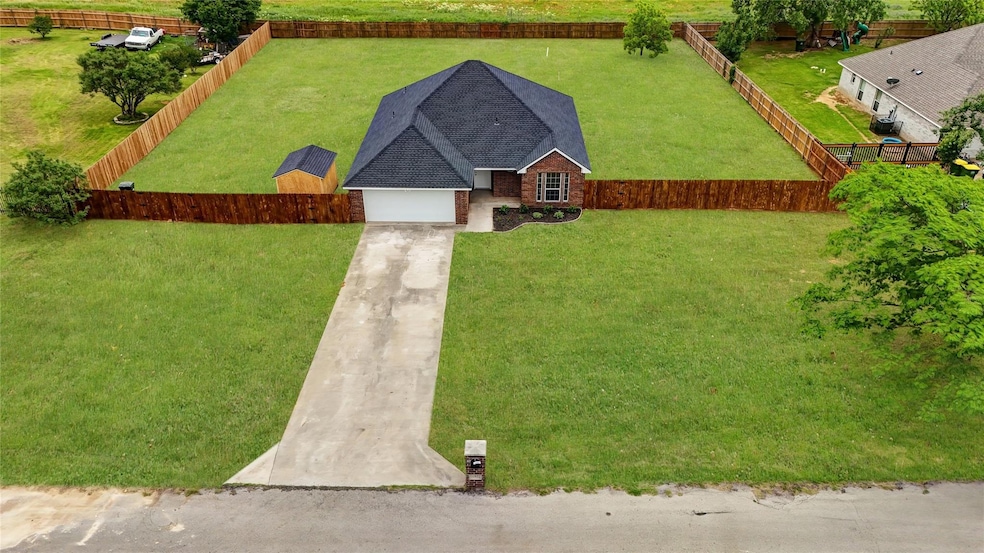 142 Hunters Cir, Weatherford, TX 76088 - photo 1