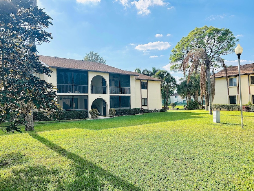 301 Knotty Pine Cir unit B-1, Greenacres, FL 33463 - photo 1