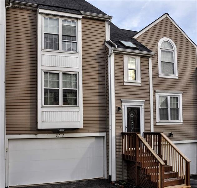 Front entrance of 2712 Meadowcrest Court.