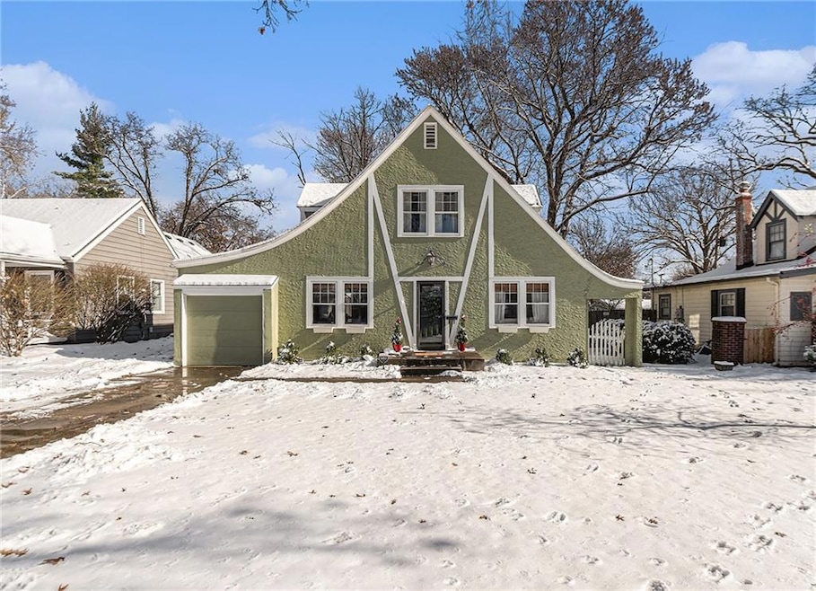 5925 Alhambra St, Fairway, KS 66205 - photo 1