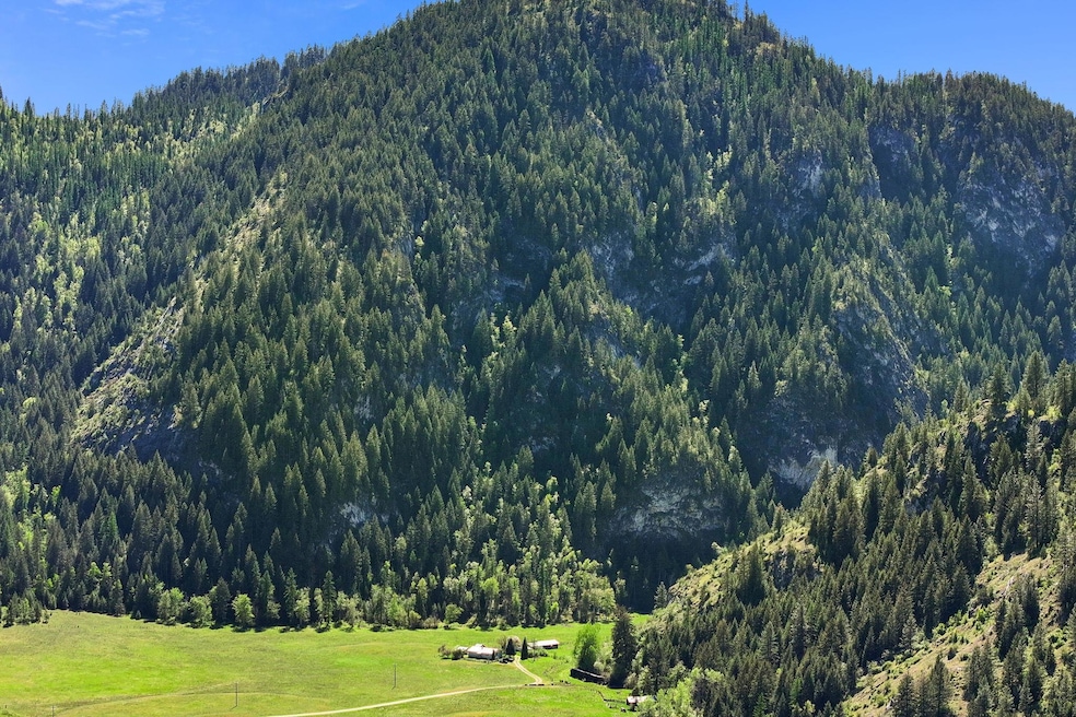 For Sale $1,950,000 • Co-Listing Agent