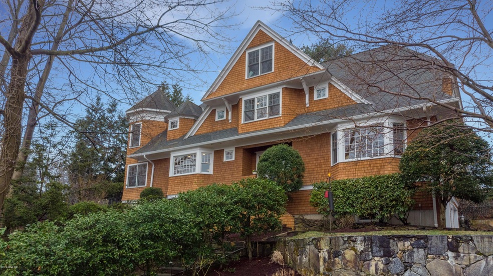 002_21_hendrie_mva_aeb3_front_sidewalk_l