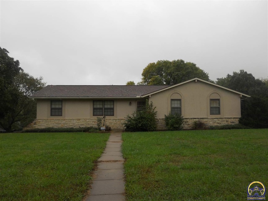 3418 SW Skyline Pkwy, Topeka, KS 66614 - photo 1