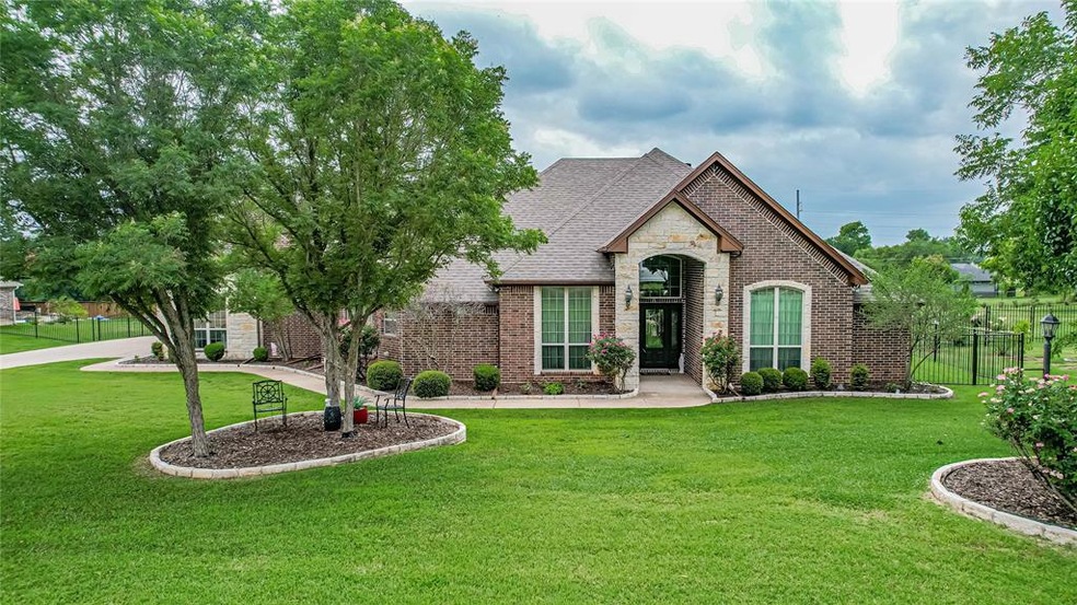 3904 Homestead Ct, Granbury, TX 76049 - photo 1