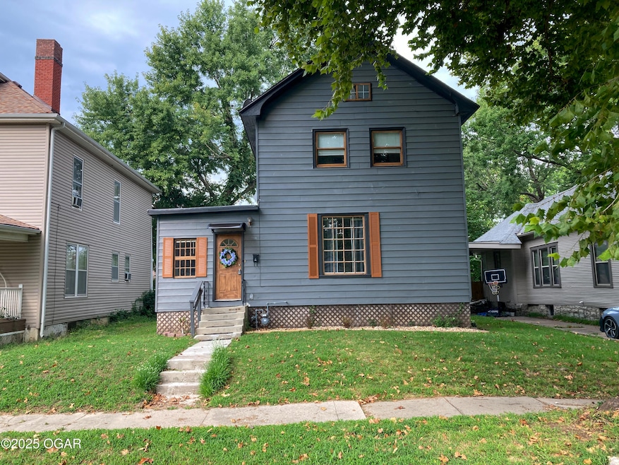 210 N Moffet Ave, Joplin, MO 64801 - photo 1