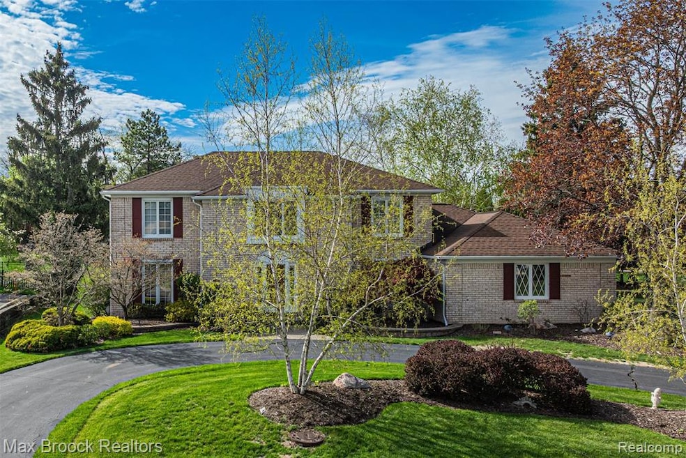 1818 Argosy Ct, Bloomfield Hills, MI 48302 - photo 1