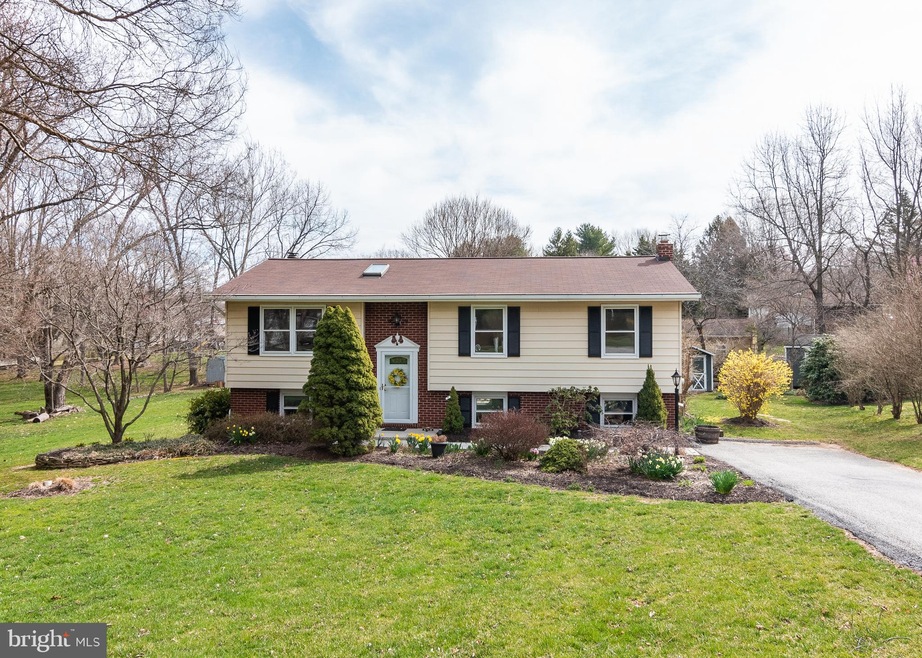 6009 Crossway Ct, Sykesville, MD 21784 - photo 1