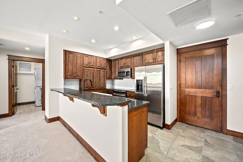 2151 N Main St, 226