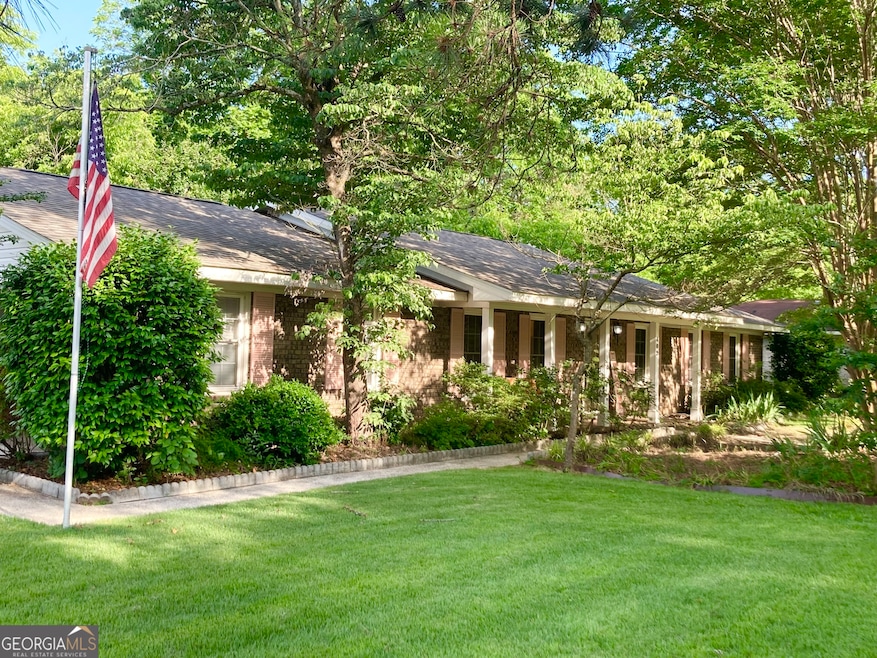 402 Forest Lake Dr, Warner Robins, GA 31093 - photo 1