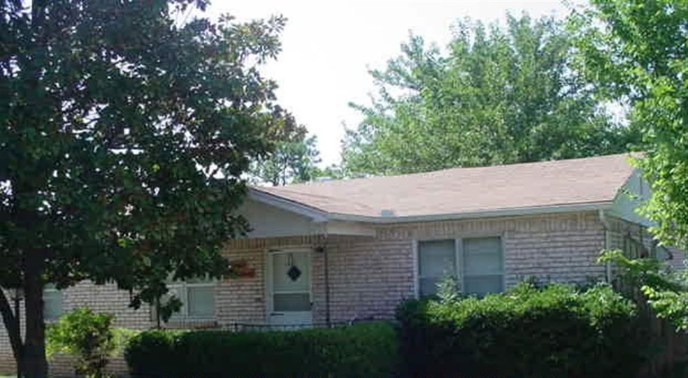 1512 E Mosley Dr, Duncan, OK 73533 - photo 1