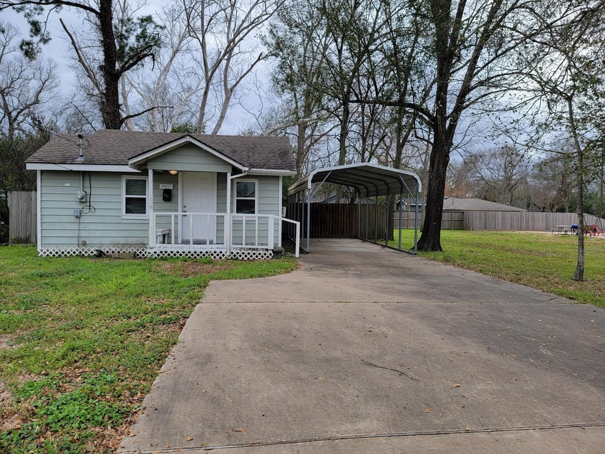 407 Fannin St, Tomball, TX 77375 - photo 1