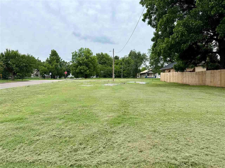 1126 Fir St, Perry, OK 73077 - photo 1