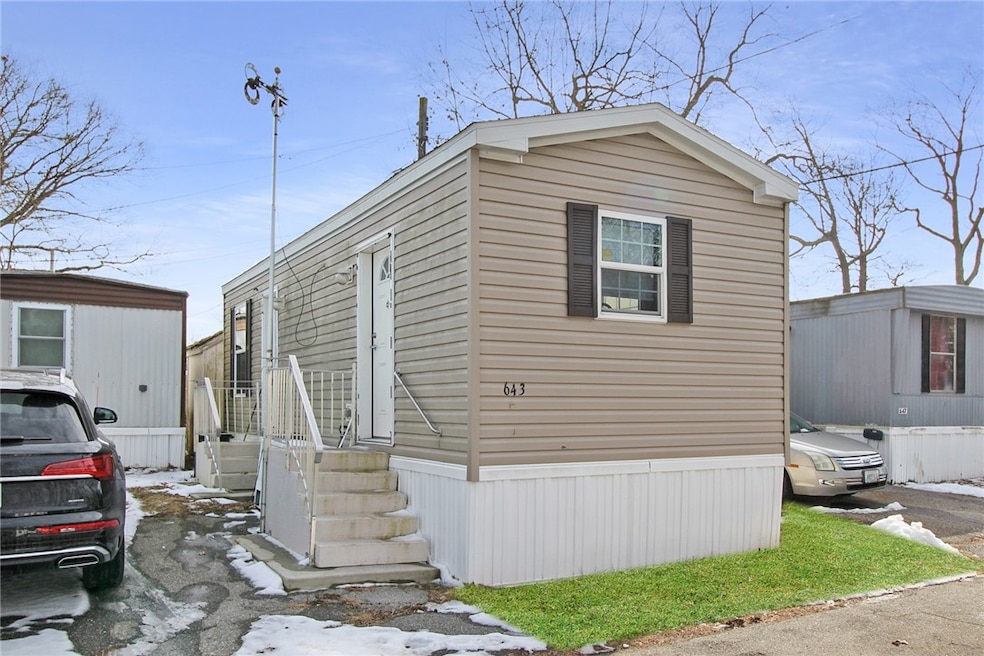 643 Forest Park, Middletown, RI 02842 - photo 1